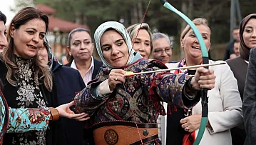 Bakan Göktaş Afyon'da Anne-Kız Buluşmasına Katıldı