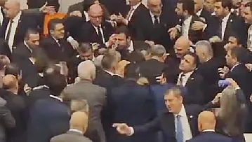 Meclis'te Kavga Çıktı, Milletvekili Arslan Arbede Ortasında Kaldı