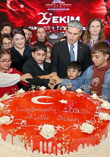 Cumhuriyet Resepsiyonu'nun Gözdeleri Gaziler ve Çocuklar