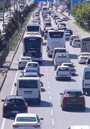 Tatilcilerin Dönüş Trafiği Başladı
