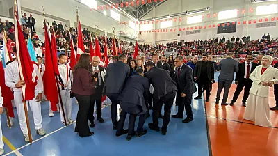 29 Ekim Töreninde Beklenmedik Olay! Vali Konuşmasını Yarıda Kesti
