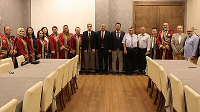 AFSÜ'de Yeni Kadrolara Atanan 11 Akademisyen Cübbe Giydi