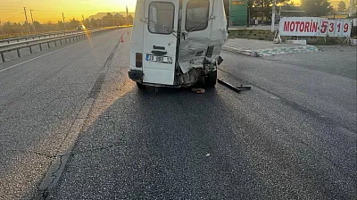 Afyon'da İki Araç Çarpıştı: 6 Kişi Yaralandı