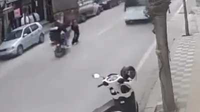 Afyon'da Korku Dolu Anlar: Küçük Kıza Çarptı ve Arkasına Bile Bakmadı