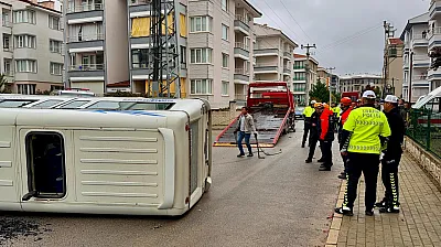 Afyon'da Öğrenci Servisiyle Dolmuş Çarpıştı