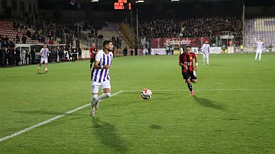 Afyon'da Olaylı Maç: Koltuklar Söküldü, 6 Gol Atıldı!