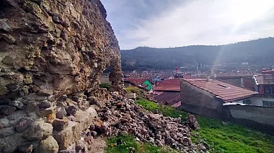Afyon'un En Eski Mescidi İlgisizlik Nedeniyle Yok Olmak Üzere