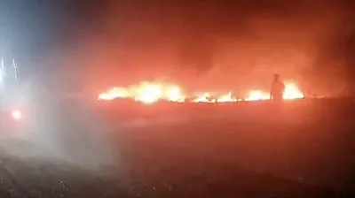 Afyonkarahisar'da Balya Makinesinden Çıkan Kıvılcım Yangına Dönüştü