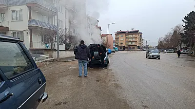 Afyonkarahisar'da Seyir Halindeki Otomobil Alev Aldı