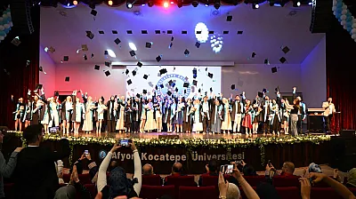 AKÜ'de Eğitim Ordusunun Yeni Neferleri Mezun Oldu