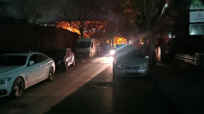 Aynı Cadde... Bir Taraf Karanlık, Bir Taraf Aydınlık