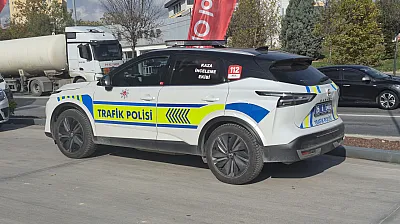 Eskişehir'de Benzinlikte Korkutan Kaza! Otomobil Kadına Çarptı