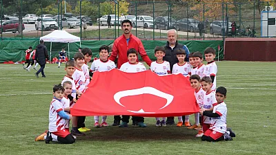 Eskişehir'de Cumhuriyet Coşkusu Futbol Sahasına Taştı!