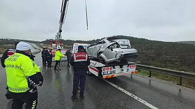 Feci Kazada Sürücü Yaralı, Eşi Hayatını Kaybetti