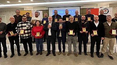 Gazlıgöl'de Dikkat Çeken Eğitim-Bir-Sen Zirvesi