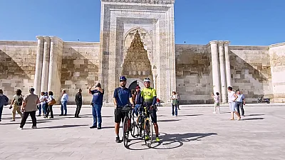 İki Öğretmen, Afyon'un Güzelliklerini Keşfedecek