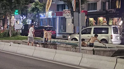 Kahkalarla Eğlenip, Ölümle Dans Ediyorlar