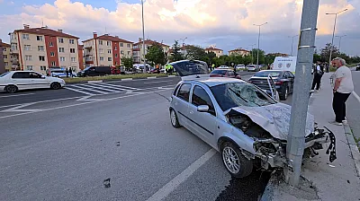 Karşı Şeride Geçip, Birbirlerine Çarptılar: 1 Genç Öldü