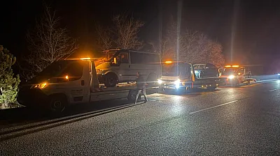 Kaza Sonrası Aracını Kontrol Eden Sürücüye Başka Bir Otomobil Çarptı