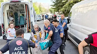 Kızını Öldürdü, Eşini Ve Diğer Kızını Yaraladı