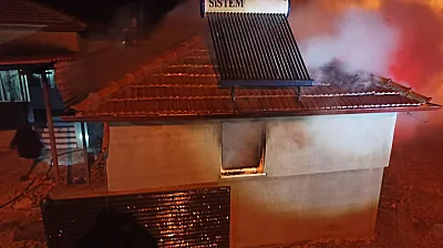 Köy Evinde Çıkan Yangın Korkuttu