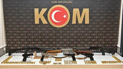 Köyde Şok Baskın: Cephanelik Gibi Evler Ortaya Çıktı