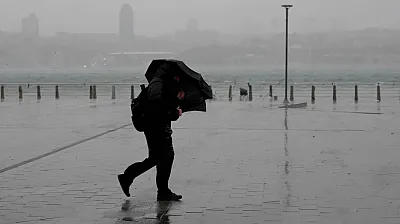 Meteoroloji'den Kritik Uyarı: Sıcaklıklar Çakılıyor, Kuvvetli Yağış ve Fırtına Alarmı