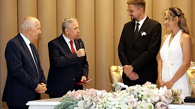 Nikah Şahitleri Dikkat Çekti! Afyon Siyasetinin Tanınan İsminin Kızı Dünyaevine Girdi