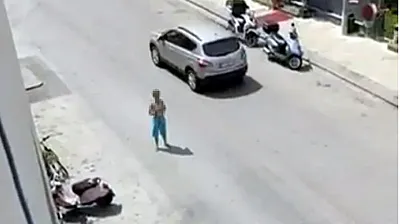 Önce Kendini Çıplak Halde Sokağa Attı, İkna Edildi Ama Sonu Kötü Oldu