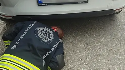 Park Halindeki Otomobilde Nefes Kesen Kurtarma Operasyonu