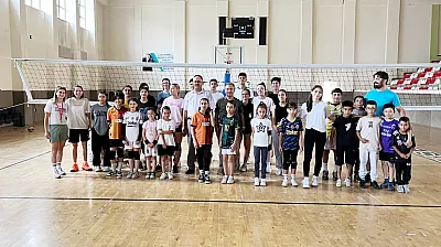 Tarihi Lise'den Mahalleli Gençlere Spor İmkanı