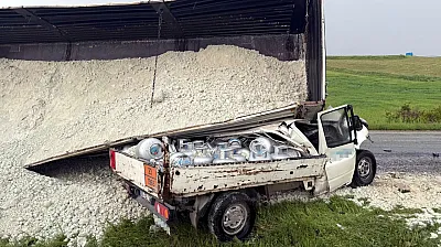 Tüp Kamyonetinin Üstüne Tır Devrildi, Şoför Öldü