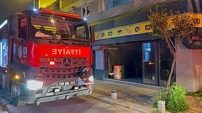 Yangın Çıkan Eğlence Mekanında Büyük Panik