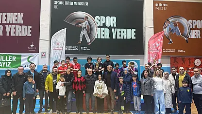 Afyon'da Masa Tenisi İl Birincileri Kale Ortaokulu Ve TED Koleji'nden