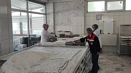 Afyon'da Tarım Müdürlükleri Şekerli Mamulleri Denetliyor