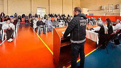 Cumhuriyet Anadolu Lisesi'nde NarkoAnne Faaliyeti: NARVAS ve UYUMA Projeleri Anlatıldı