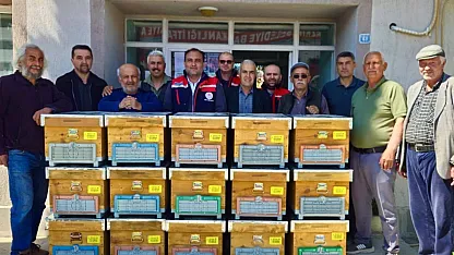 Dazkırı'da Arı Üreticilerine Ekipman Ve Kovan Dağıtıldı