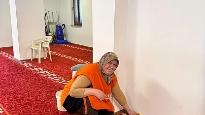 KADEM Afyon Üyeleri Gönüllülerle Camileri Temizledi