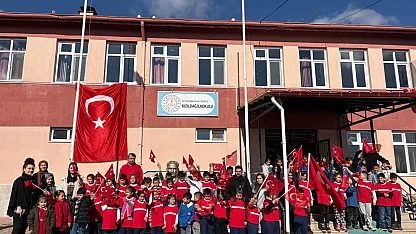 Kızıldağ İlkokulu'nda Bayrağa Özel Çalışmalar Hazırlandı