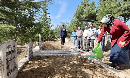 Vali'den 'Dua Kapısı'na Dua