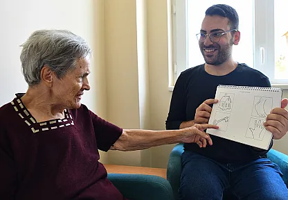 Alzheimer Hastaları Dil Becerilerini Geliştiriyor