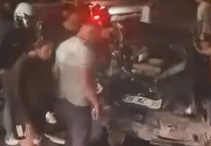 Astsubayları Taşıyan Otomobil Bariyerlere Çarptı: 3 Yaralı