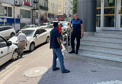 'Çocuğum Hasta' Dedi, Eşinin Üzerine 2 Araç Çıktı!