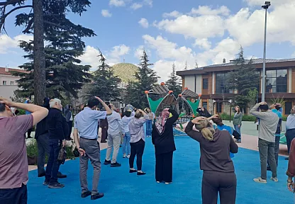 Sağlık Çalışanları Sağlık İçin Hareket Etti