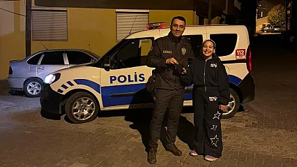 11 Yaşındaki Eslem'den Örnek Davranış! İçi Para Dolu Cüzdanı Polise Teslim Etti