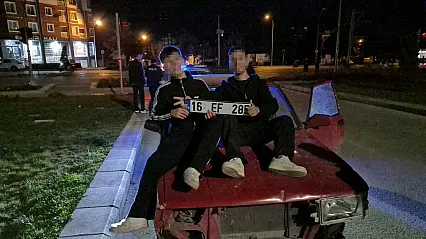 200 Bin TL Ceza Yiyen Sürücünün Arkadaşları Araç Önünde Plaka İle Kameralara Poz Verdi
