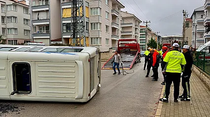Afyon'da Öğrenci Servisiyle Dolmuş Çarpıştı