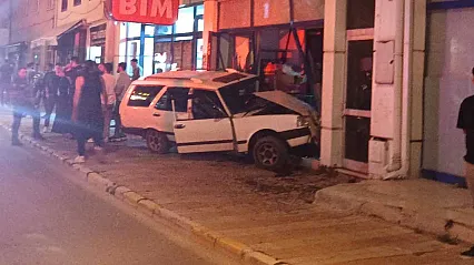 Afyon'da Otomobil Markete Daldı! O Anlar Kamerada