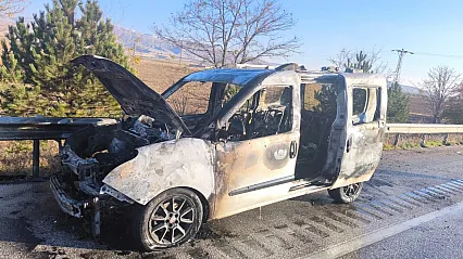 Afyon'da Seyir Halindeki Araç Alev Aldı