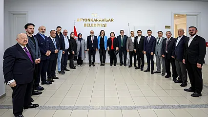 AK Parti Heyeti, Belediye Başkanı Köksal'ı Ziyaret Etti